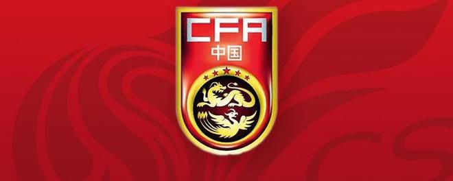 喷鼻港导演云翔第6部作品。多梦的文艺青年高劲轩，碰见苏格拉底式的教员明镜台，深深遭到一种莫名的吸引，和女友祖儿的世界，从此天旋地转。在这个寻觅心里真爱和性向依回的青涩路程中，劲轩时不时感受本身受着三岛由纪夫文学世界的呼唤，阿谁目标地，似近实远，似远实近，绮丽、壮烈，让他对明镜台有了一种自取灭亡般的向往。再插手斑斓多情善解人意的神秘女郎诗韵，无界的精力清境，缱绻着凡尘的爱欲轮迴。凭着对艺术的酷爱和聪明的寻求，是不是足以在溷沌俗世中活出诗样的人生？她和他和他和她的不羁王国，不就是你们一向不敢追寻的乌托邦？